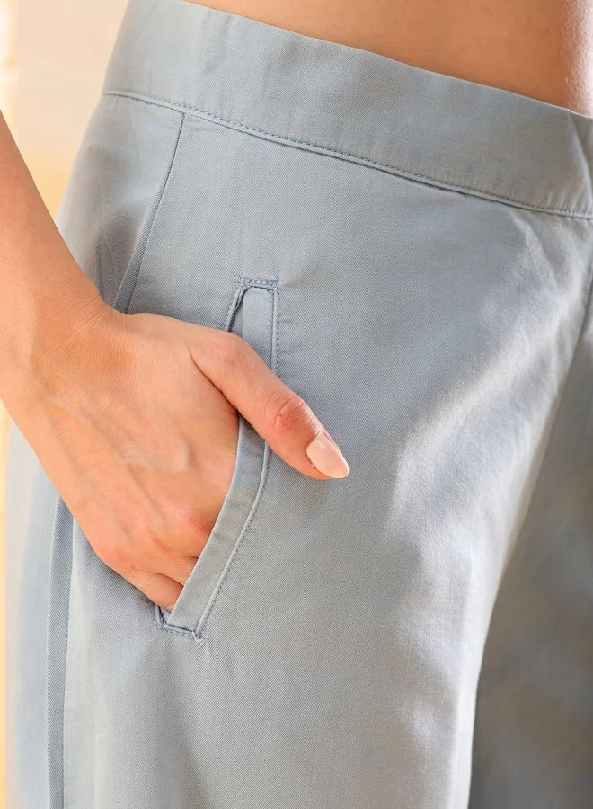مرفوعة Women Flared Solid High-Rise Denim Pants