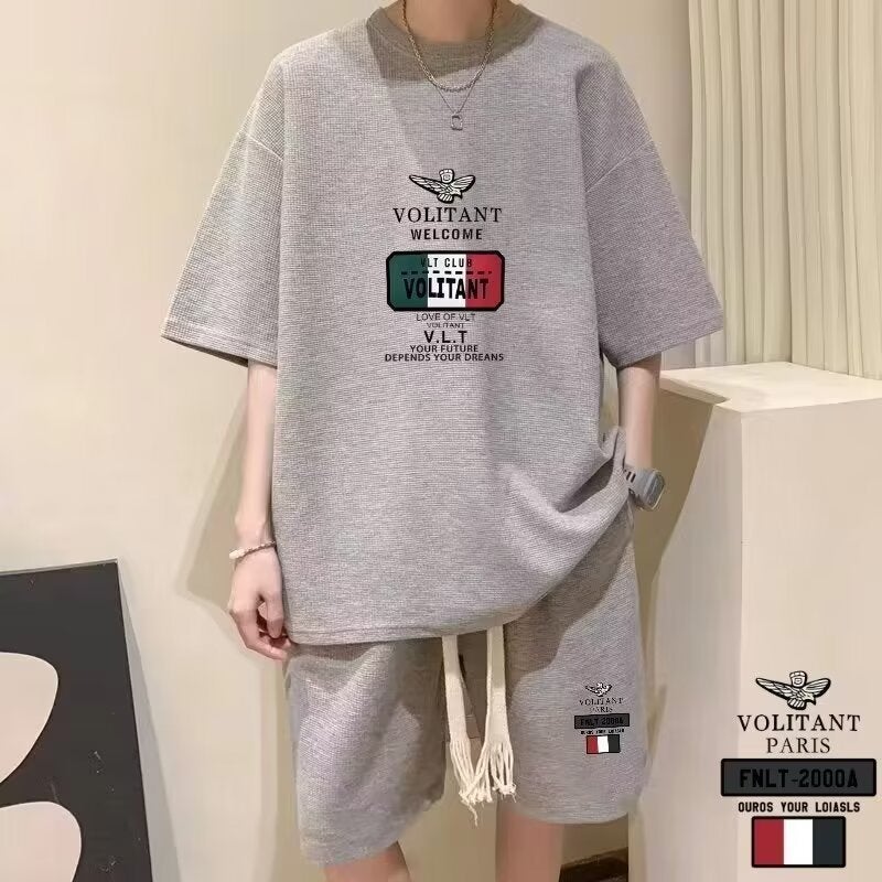 بدلة رياضية غير رسمية جديدة صيفية للرجال قميص بأكمام قصيرة علامة تجارية عصرية شورتات بخمسة نقاط فضفاضة على طراز هونغ كونغ مجموعة من قطعتين باللون الأسود - Image 4