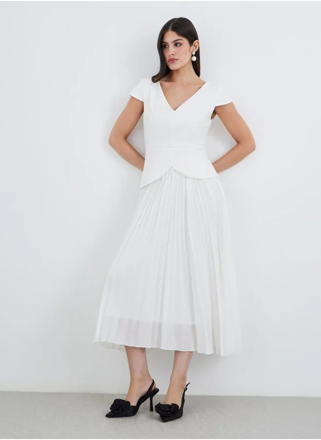 Styli Styli Solid Pleated Short Sleeves A-Line Midi Dress