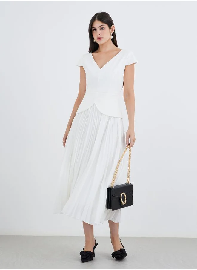 Styli Styli Solid Pleated Short Sleeves A-Line Midi Dress