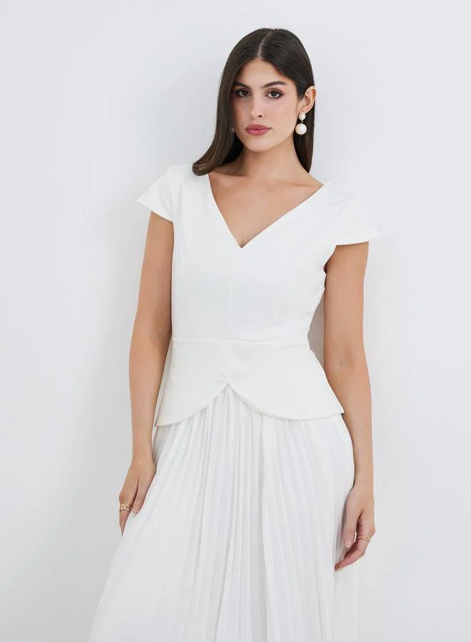 Styli Styli Solid Pleated Short Sleeves A-Line Midi Dress