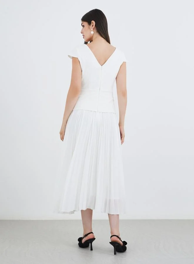 Styli Styli Solid Pleated Short Sleeves A-Line Midi Dress
