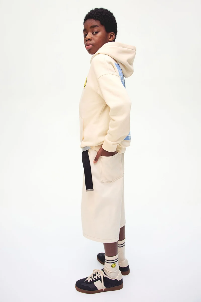 اتش اند ام هودي مزيّنة بطبعة