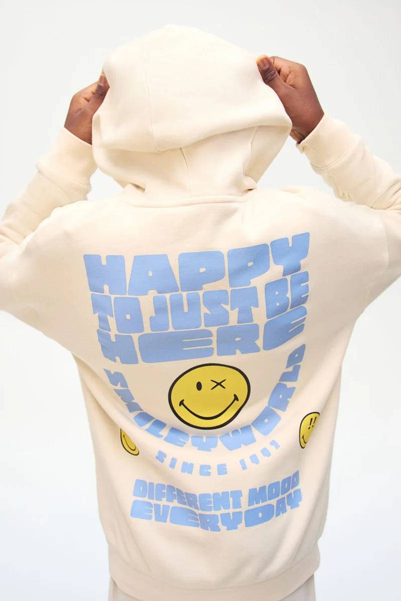 اتش اند ام هودي مزيّنة بطبعة