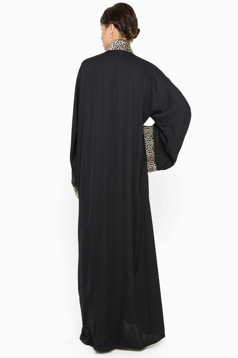 النخبة A classy abaya with animal print stripe by the closure and sleeves -AJ556A
