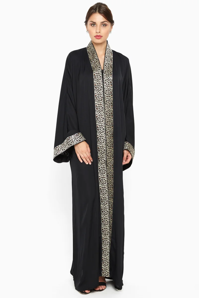 النخبة A classy abaya with animal print stripe by the closure and sleeves -AJ556A