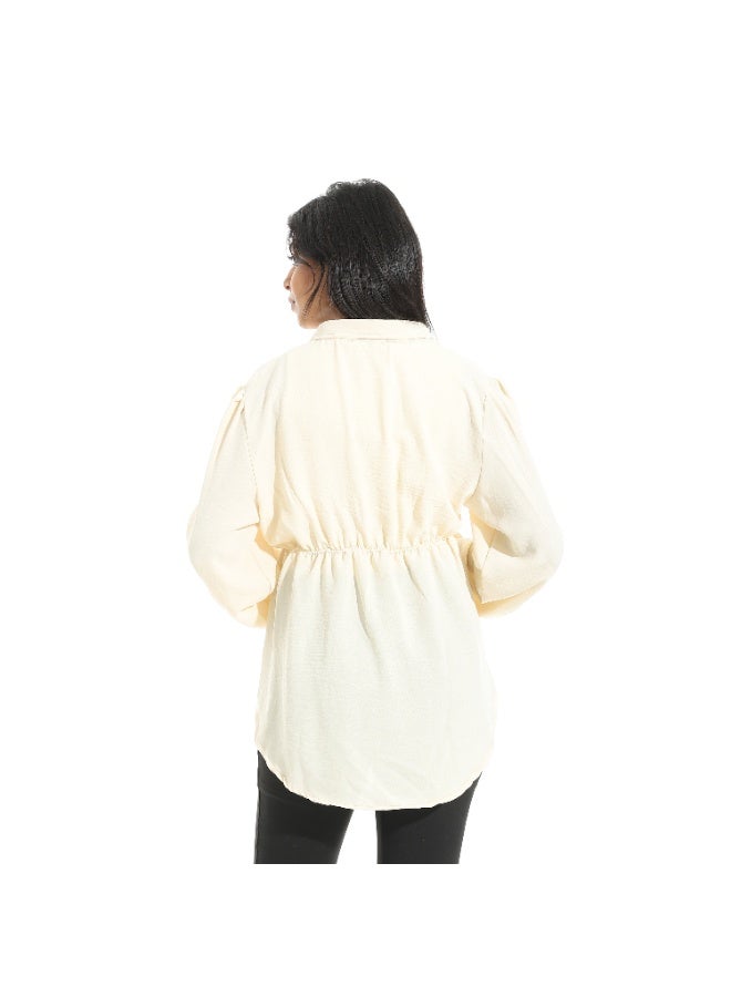 سيزار بلوزه حريمي مزودة باستيك علي الخصر وزراير أمامية - Image 4