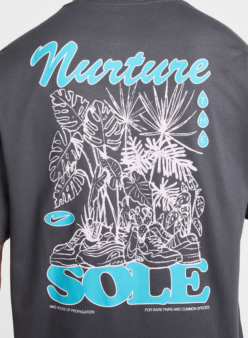 نايكي تي شيرت يو إن إس تي إم  أو سي بلومينج - Image 4