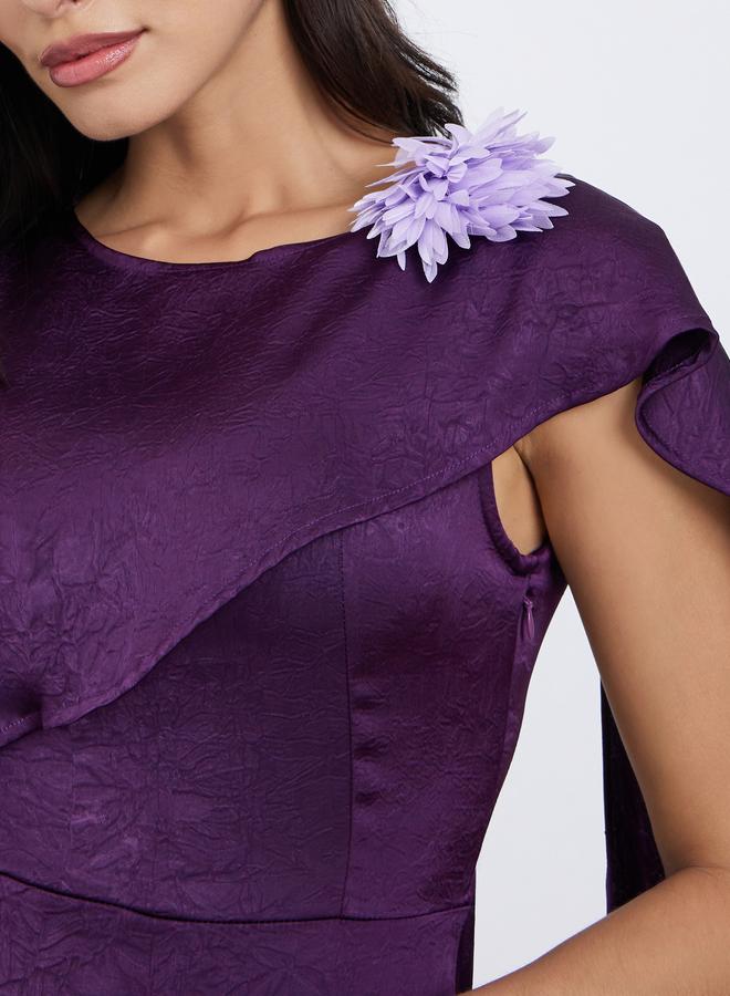 ستايلي فستان ميدي بتصميم ملفوف وتفاصيل كورساج - Image 4