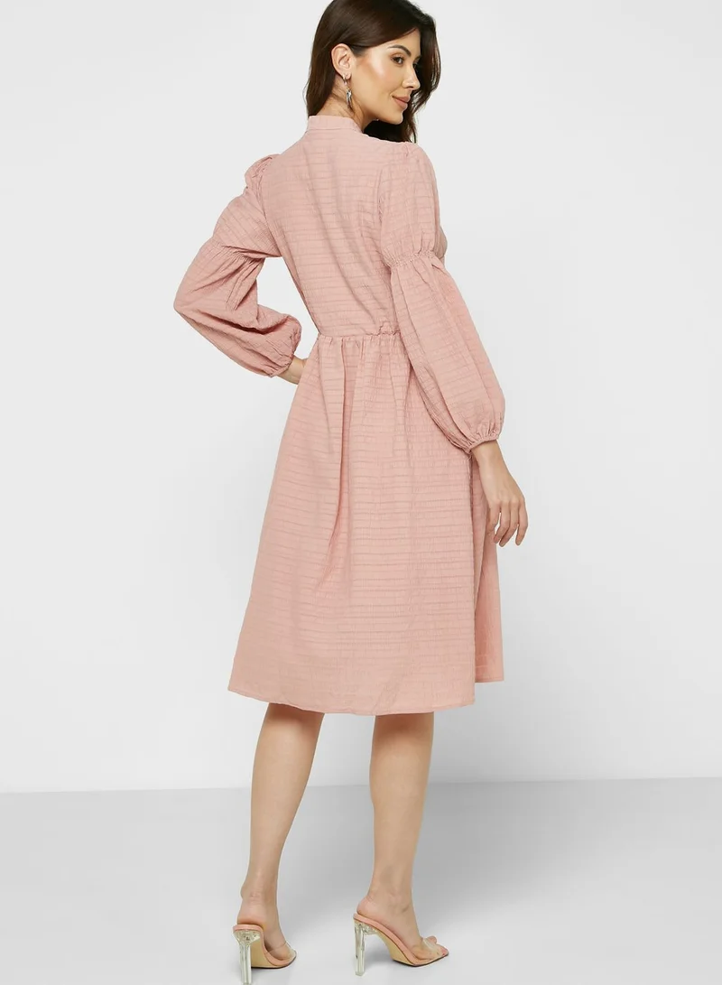 ايلا فستان باكمام منفوشة