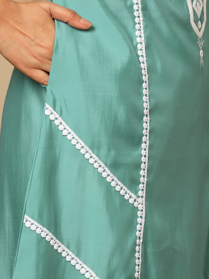 globus Globus Women Ethnic Motifs Embroidered Flared Sleeves Thread Work Lace Frills Bows And Ruffles Festive Kurta