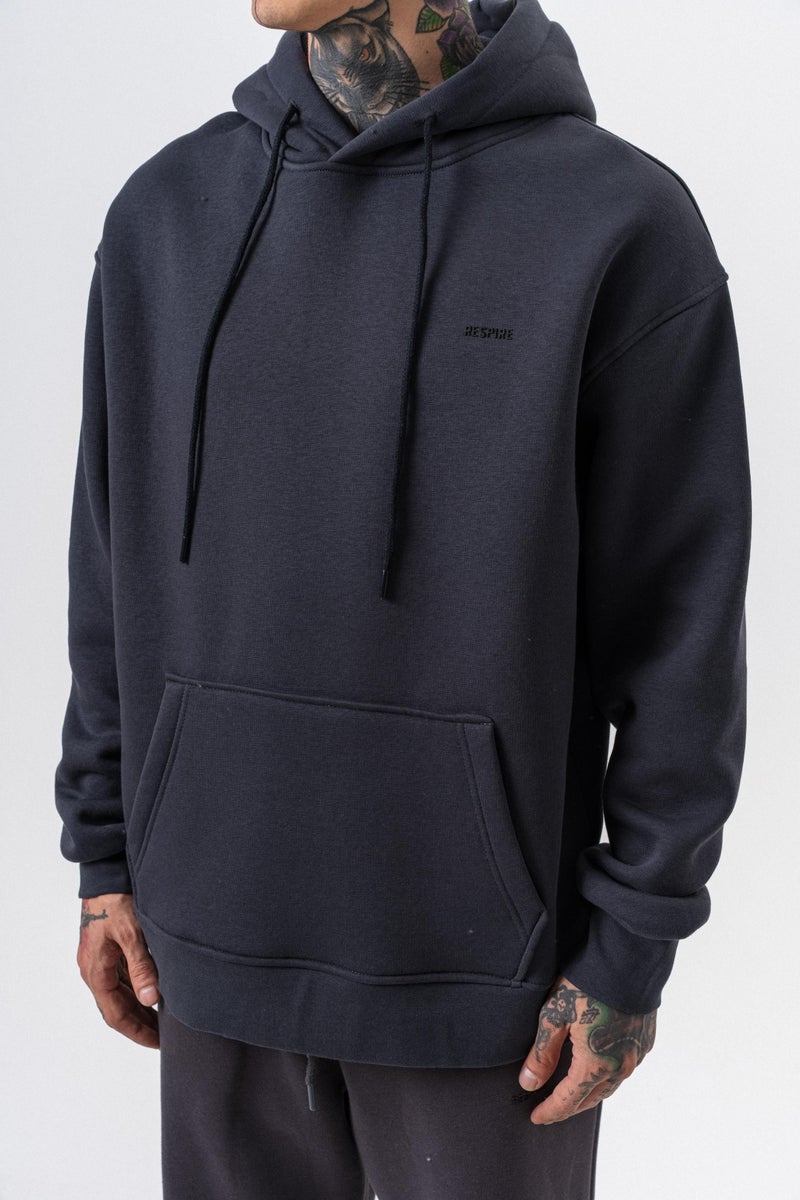 ريسباير هودي رجالي أساسي واسع (Oversize) بغطاء رأس بتفاصيل نص "Respire" لون رمادي داكن (Füme) - Image 5