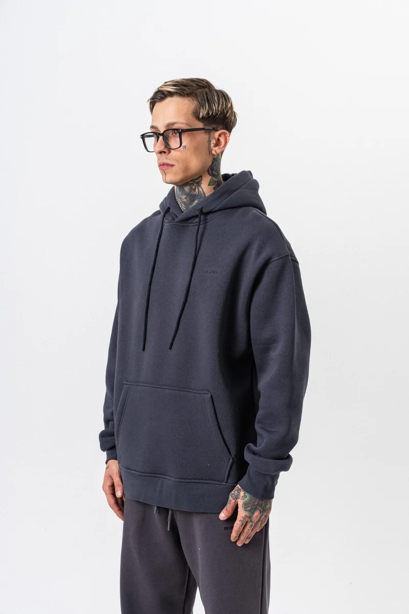 ريسباير هودي رجالي أساسي واسع (Oversize) بغطاء رأس بتفاصيل نص "Respire" لون رمادي داكن (Füme)