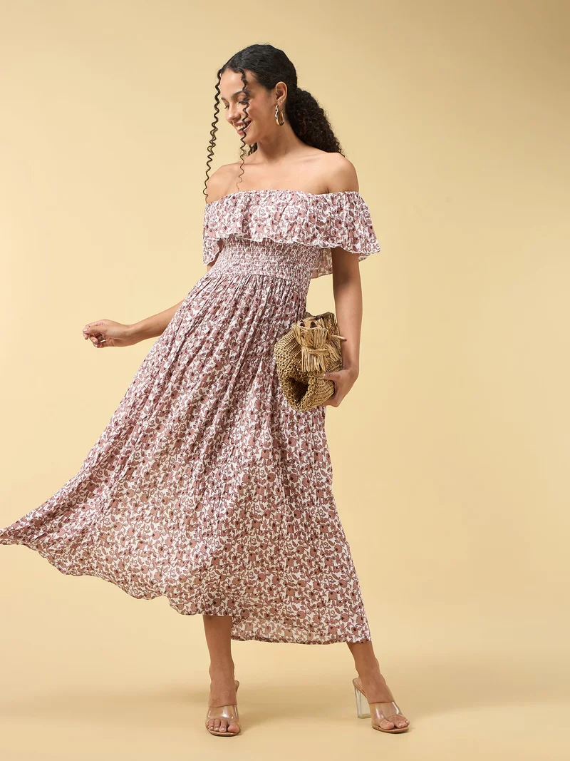 أوجيدر فستان بيج مكشوف الأكتاف بفتحة جانبية عالية