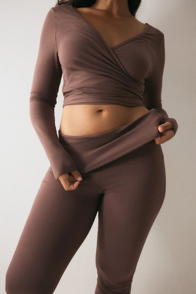 اتش اند ام بنطلون واسع من نسيج ناعم