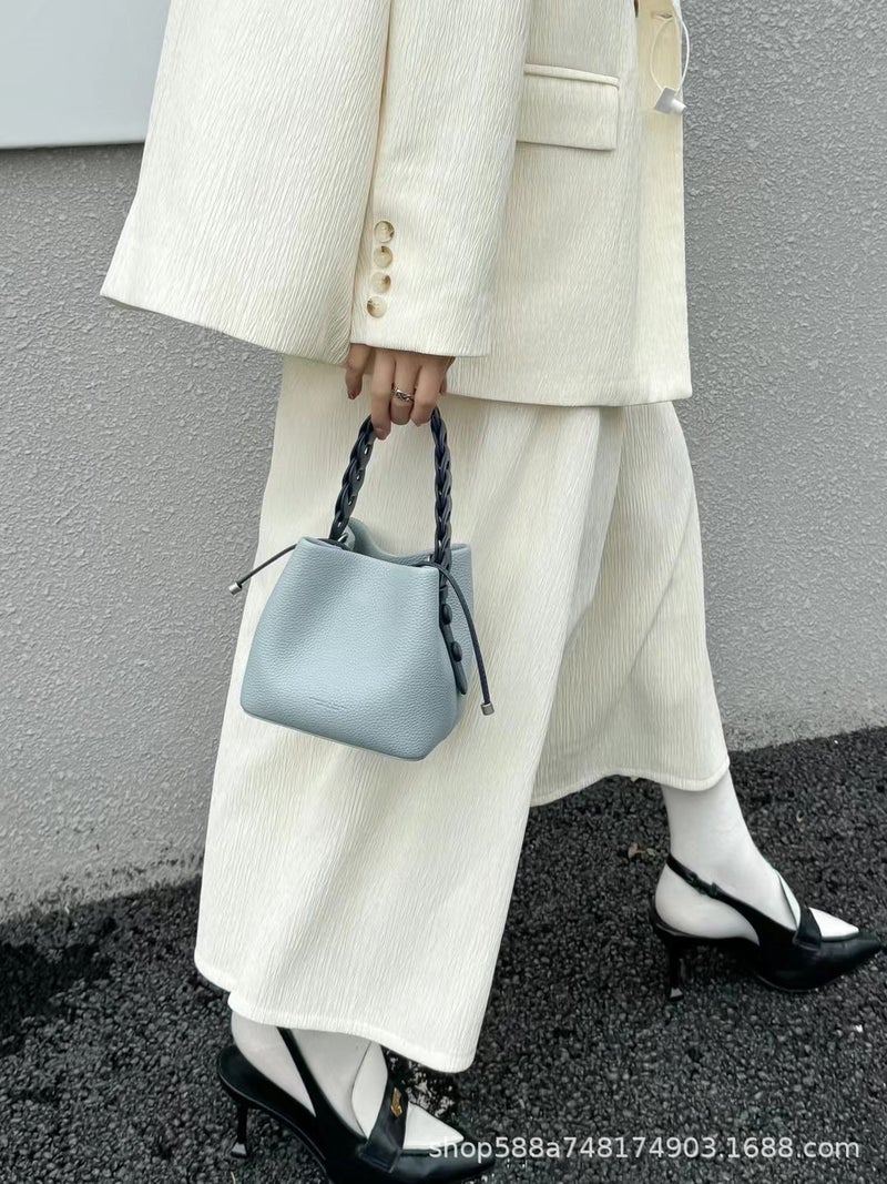 Niche Design Genuine Leather Bucket Bag Women'S High-End Sense Exquisite Woven Handbag All-Match Shoulder Crossbody Bag Small Bag - Image 4