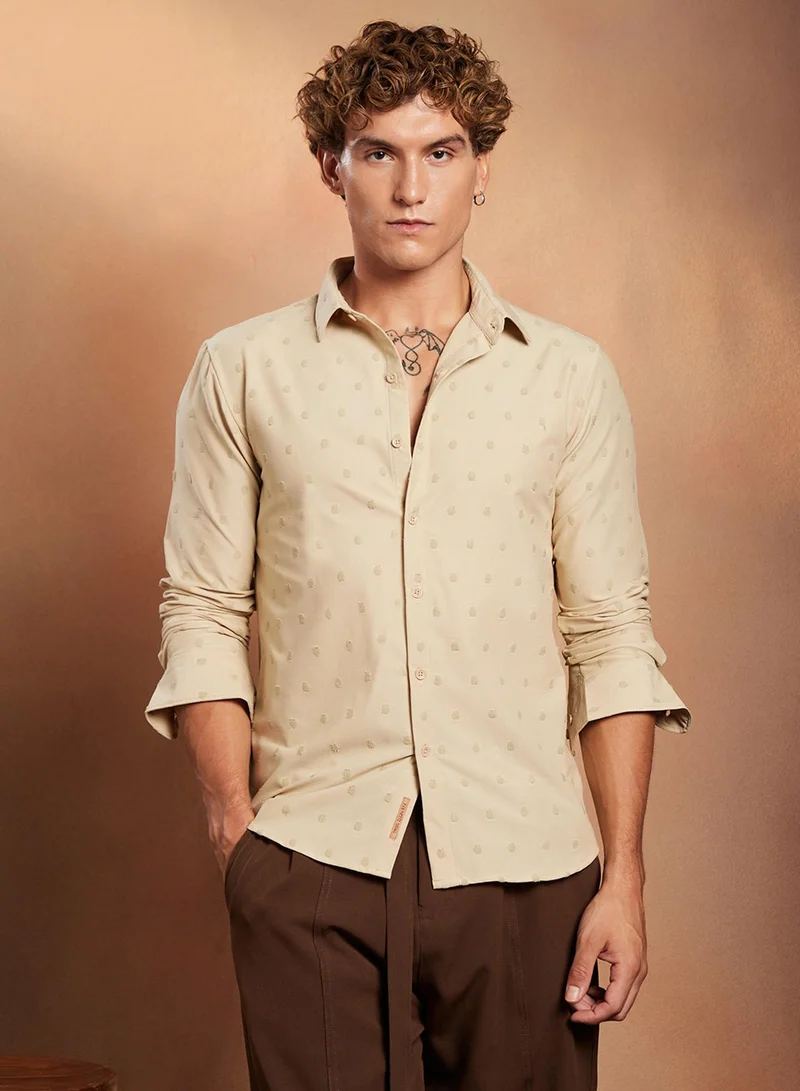 كامبوس سوترا Campus Sutra Men's Sand Beige Polka-Tactile Shirt For Casual Wear | Spread Collar | Long Cuffed Sleeves | Button Closure | Shirt Crafted With Comfort Fit For Everyday Wear