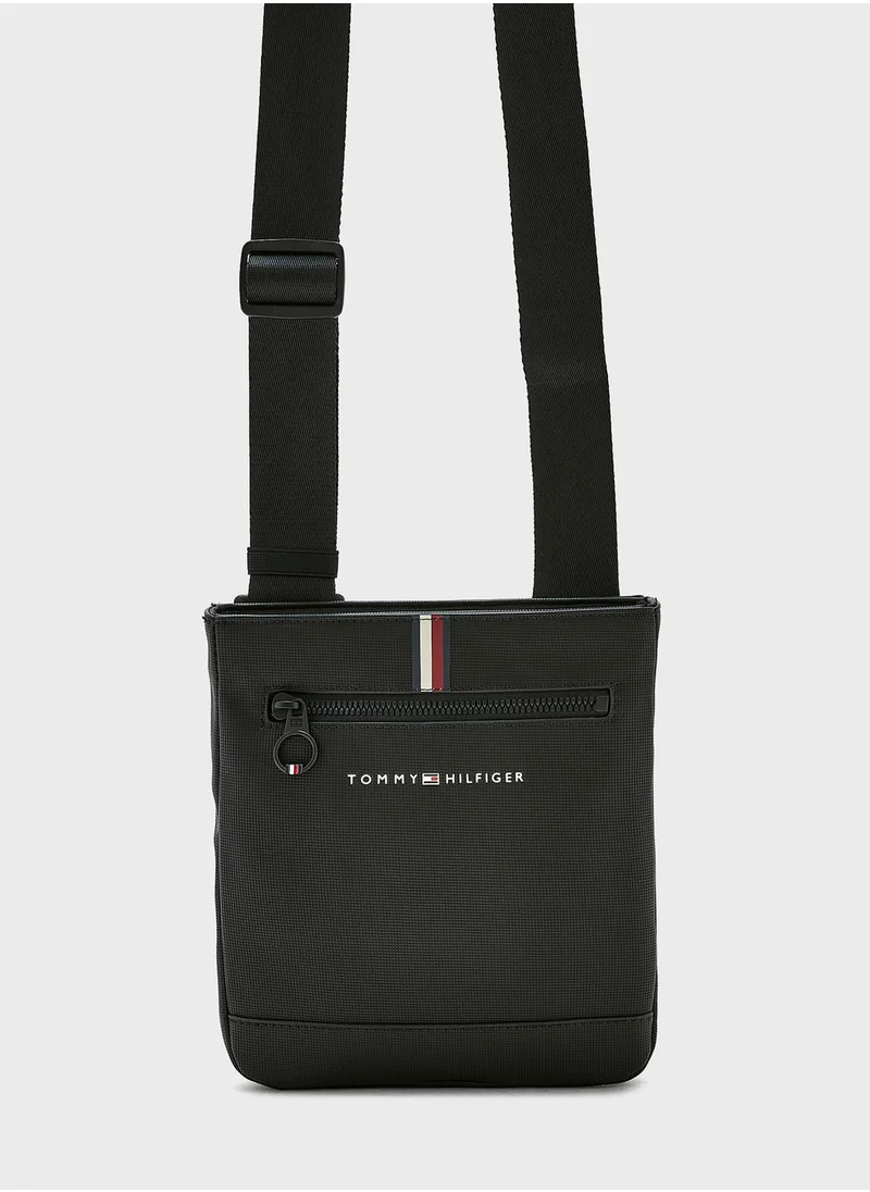 TOMMY JEANS Essential Mini Messenger Bag
