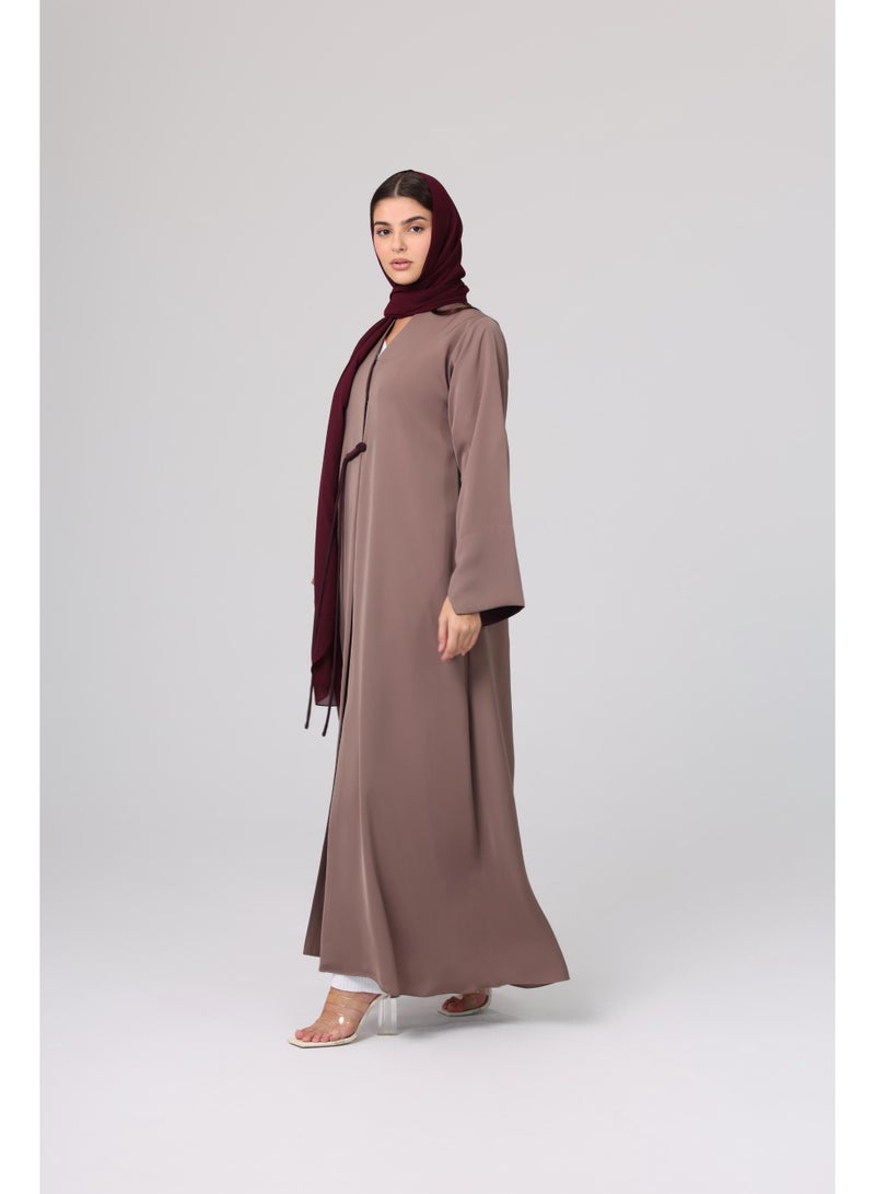 اكسا عباية سادة بقصة مستقيمة وتفاصيل أمامية - Image 2