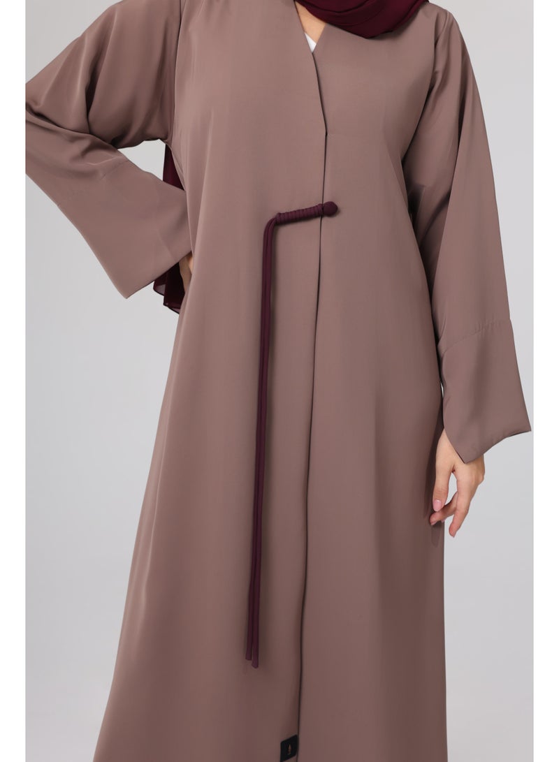 اكسا عباية سادة بقصة مستقيمة وتفاصيل أمامية - Image 3