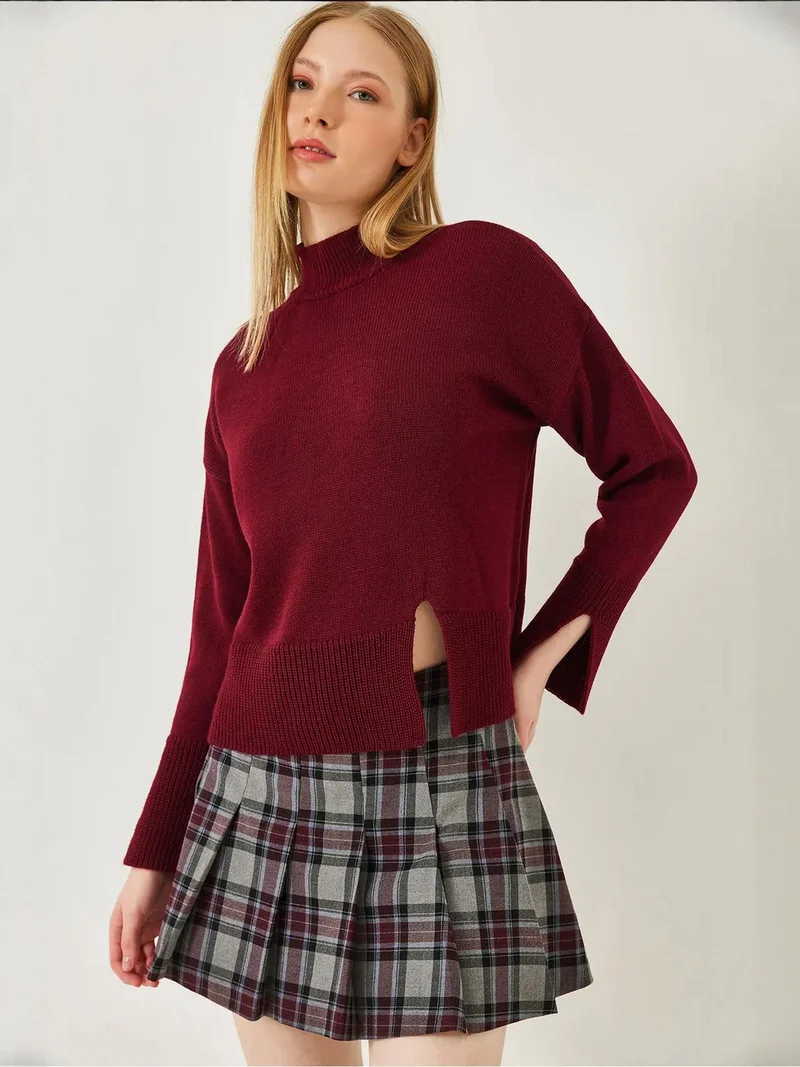 بيانكو لوتشي كنزة بياقة عالية بقصة مريحة وفتحة جانبية