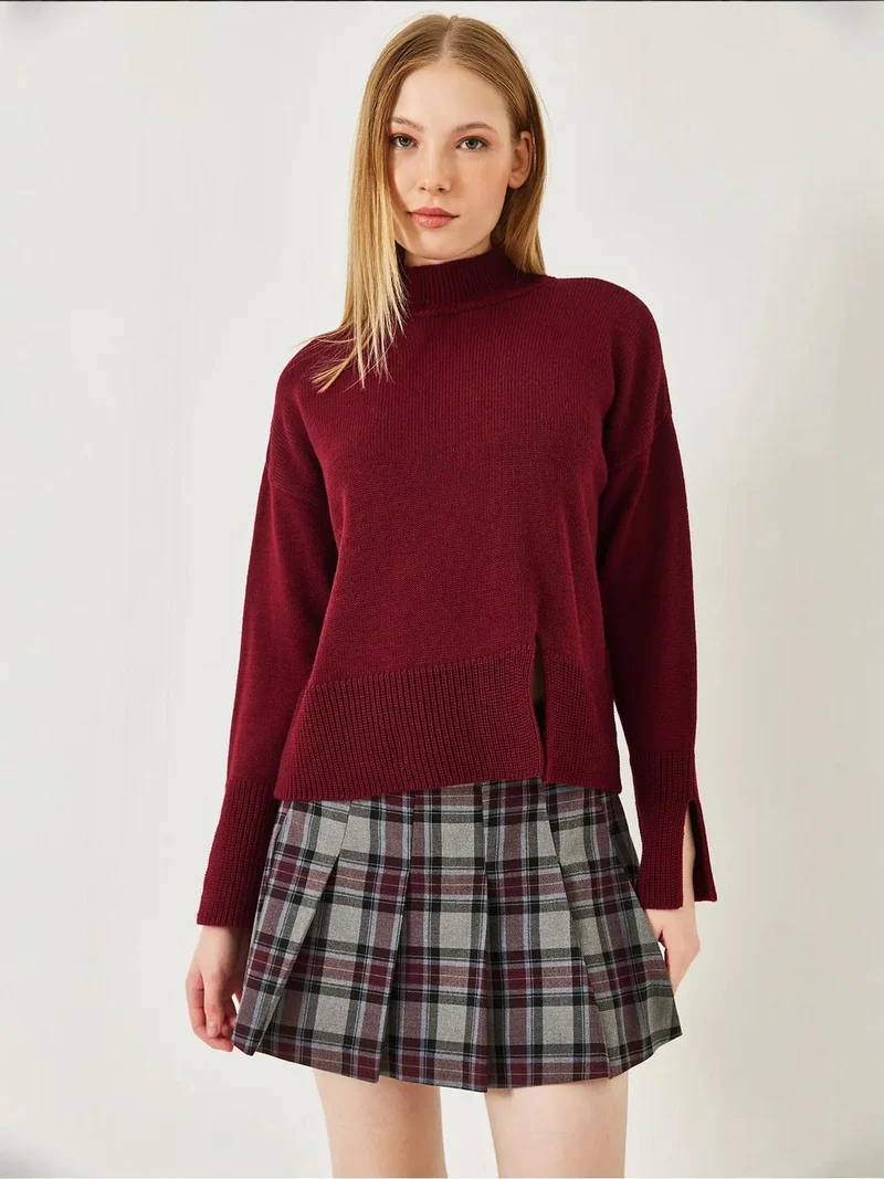 بيانكو لوتشي كنزة بياقة عالية بقصة مريحة وفتحة جانبية