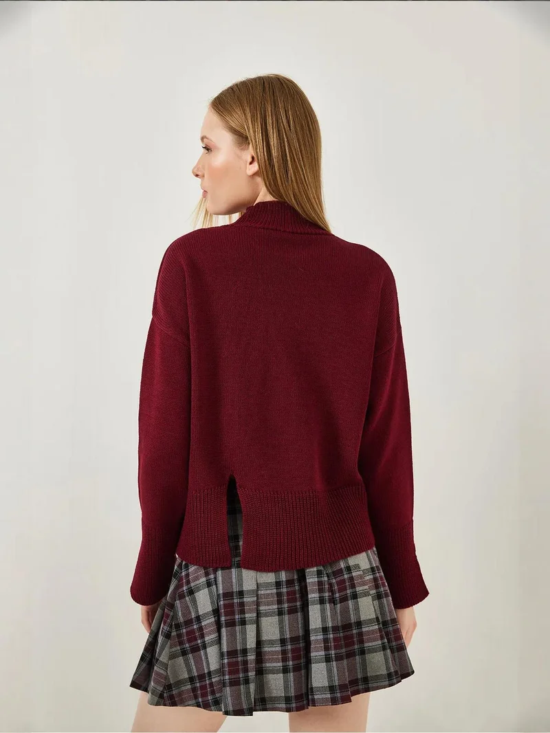 بيانكو لوتشي كنزة بياقة عالية بقصة مريحة وفتحة جانبية