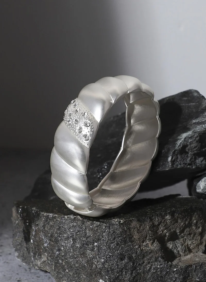 SOHI Metallic Swirl Artificial Bracelet Jewellery