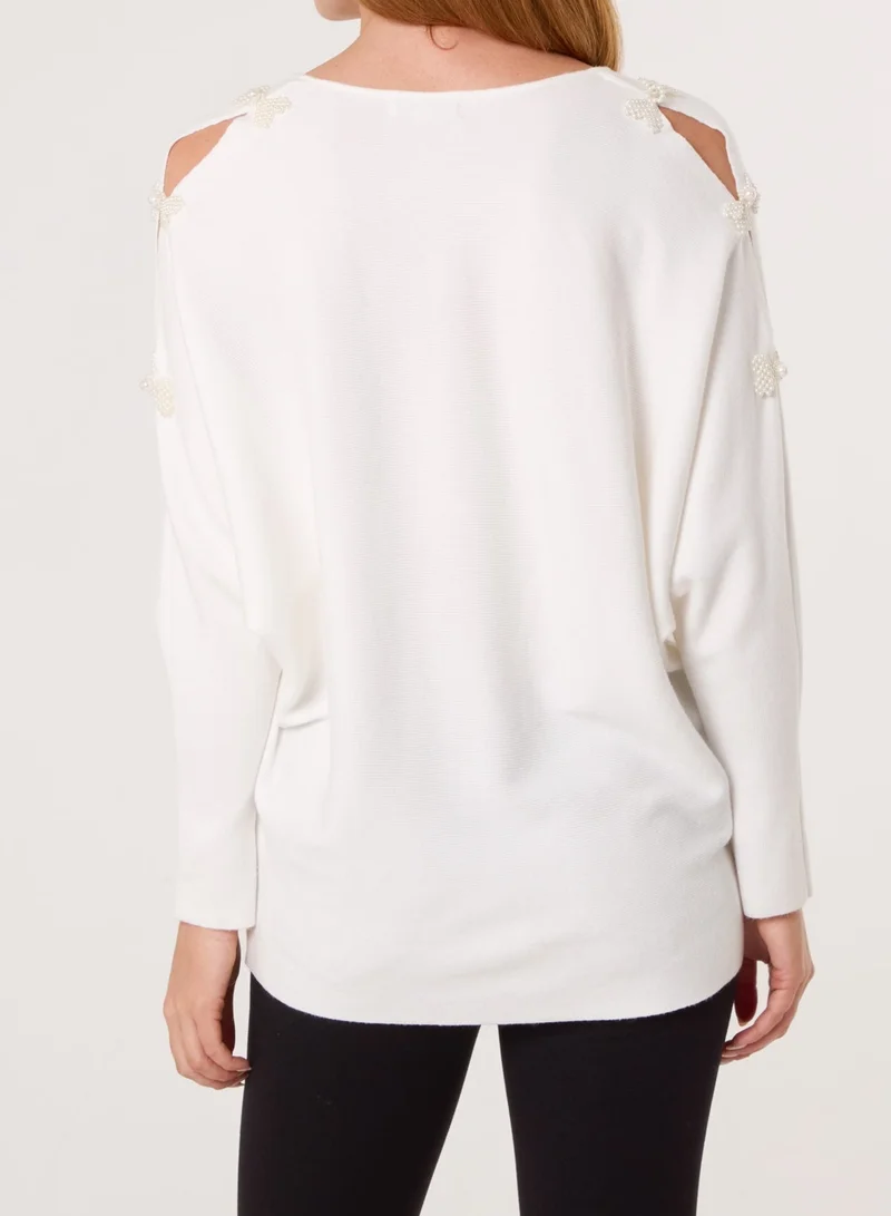 بلو فانيلا كنزة بياقة على شكل حرف  وأكمام خفاش وتفاصيل لؤلؤ