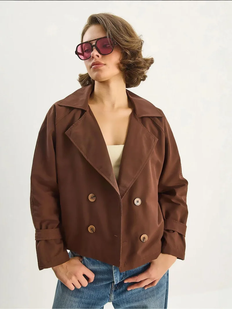 بيانكو لوتشي معطف ترنش قصير بقصة مريحة بصفين من الأزرار من لوتشي