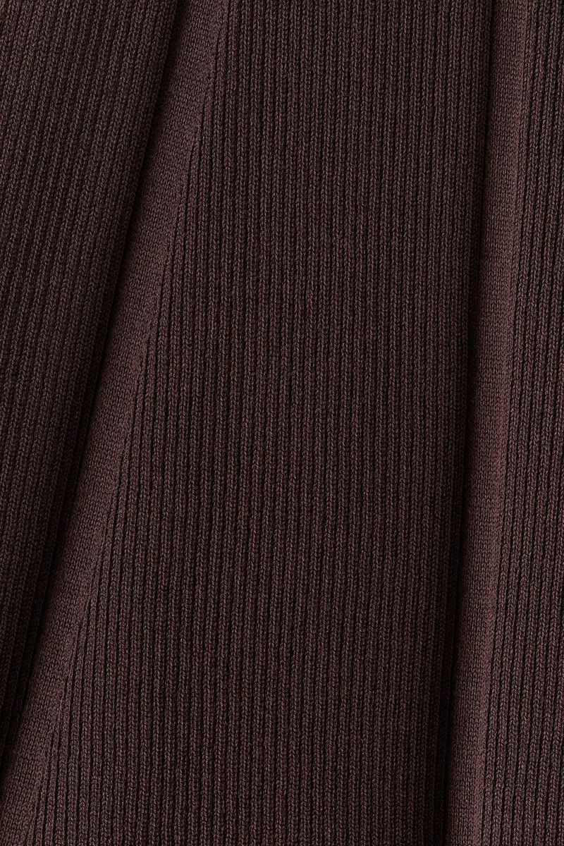 اتش اند ام فستان ميني محبوك من نسيج مرن بحافة واسعة