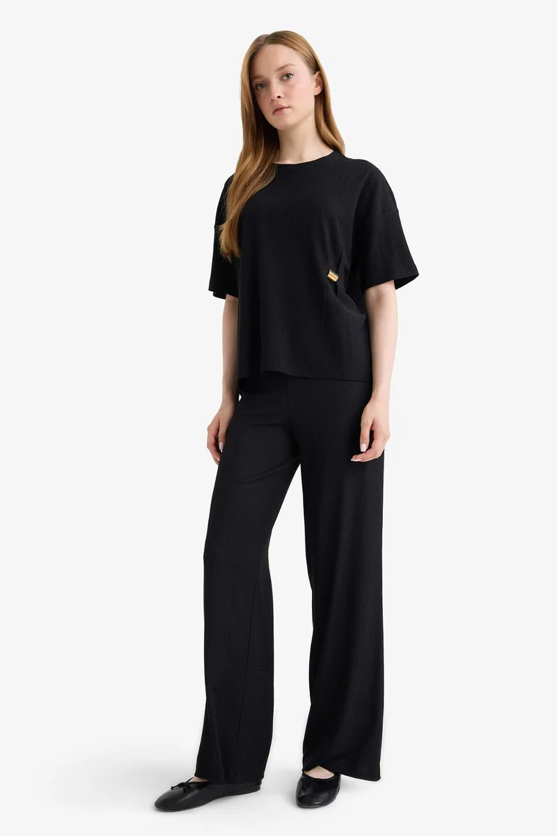 ديفاكتو Regular Fit Crew Neck Crepe T-Shirt