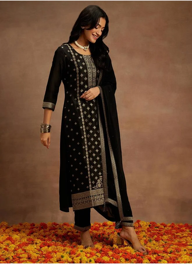 لباس Printed Straight Kurta and Solid Trouser with Chiffon Dupatta Set by Styli