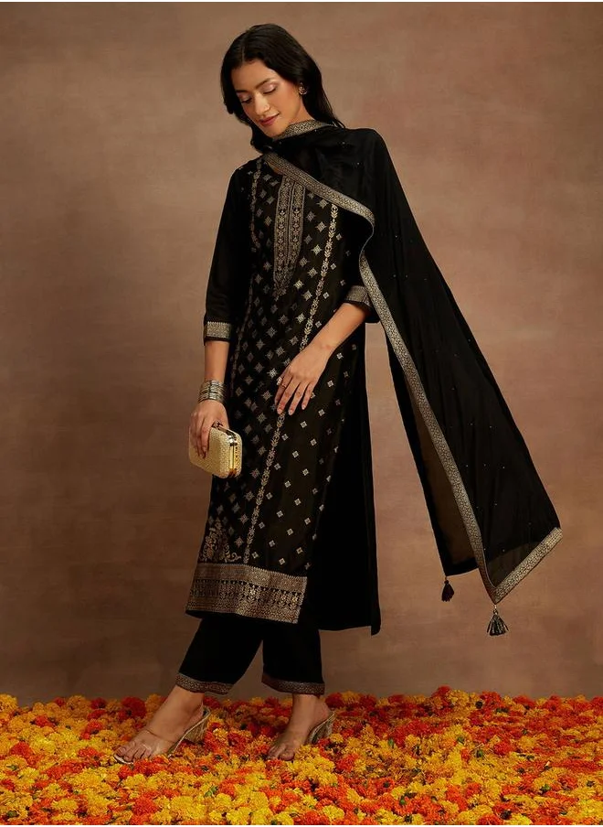 لباس Printed Straight Kurta and Solid Trouser with Chiffon Dupatta Set by Styli