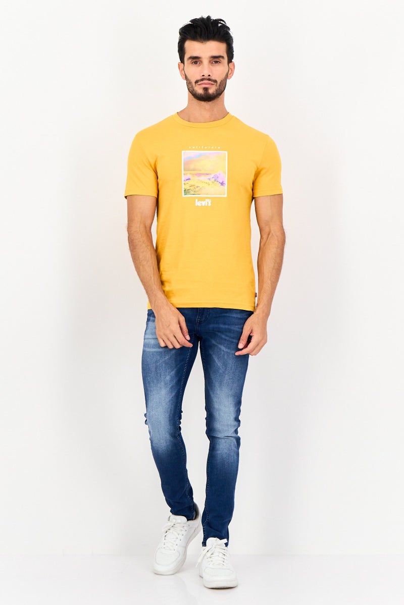 Levi's تي شيرت قصير الأكمام للرجال بياقة دائرية بشعار العلامة التجارية، خردل - Image 3