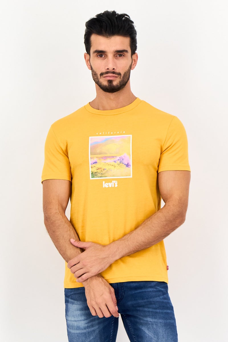 Levi's تي شيرت قصير الأكمام للرجال بياقة دائرية بشعار العلامة التجارية، خردل - Image 1