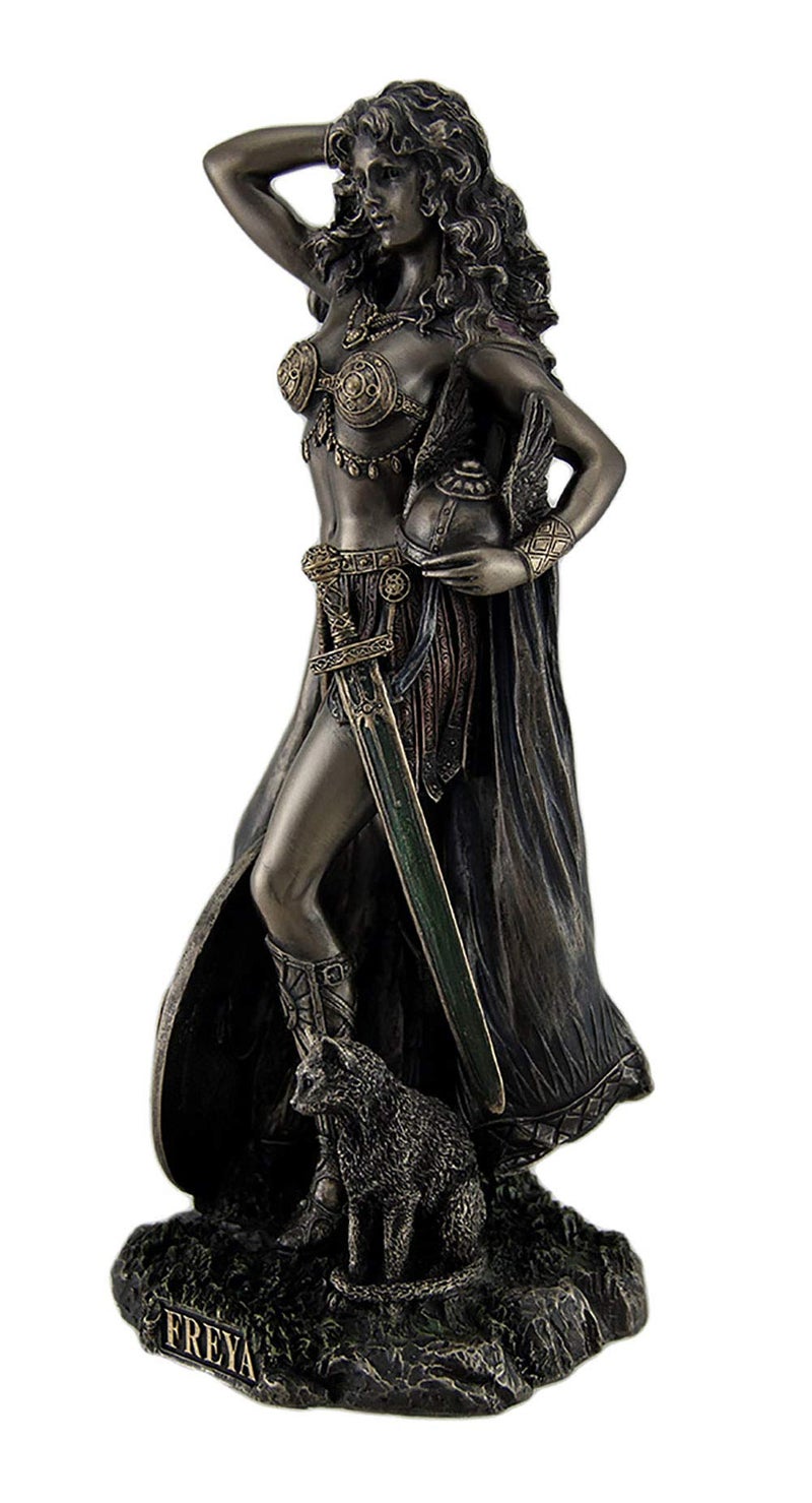 فيرونيز ديزاين Veronese Design Freya Norse Goddess of Love Beauty and Power مع خوذة ودرع - تمثال من الراتنجات البرونزية العتيقة - لهجات ممتازة مطلية باليد - طولها 10 بوصات - Image 2