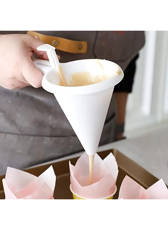 قمع كريم سهل الصب بحجم صغير - موزع عجينة بلاستيكي محمول باليد للكعك والكعك الصغير والشوكولاتة - مثالي للخبز المنزلي والعطلات ومشاريع الخبز المنزلية - أداة صب دقيقة لفصل العجين بشكل مثالي - Image 3