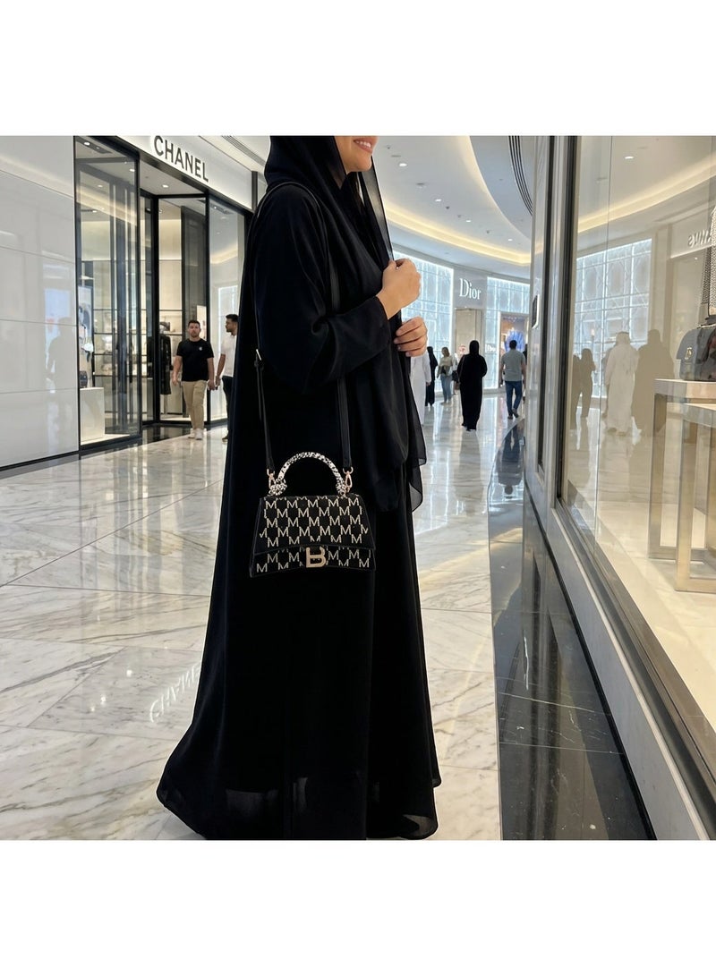 A stylish and fashionable multi-functional shoulder bag of high quality featuring the letter R and suitable for travel. It features a zipper decoration and the letter R on the body, can be carried by hand or worn on the hip, and provides ample storage space. - Image 5