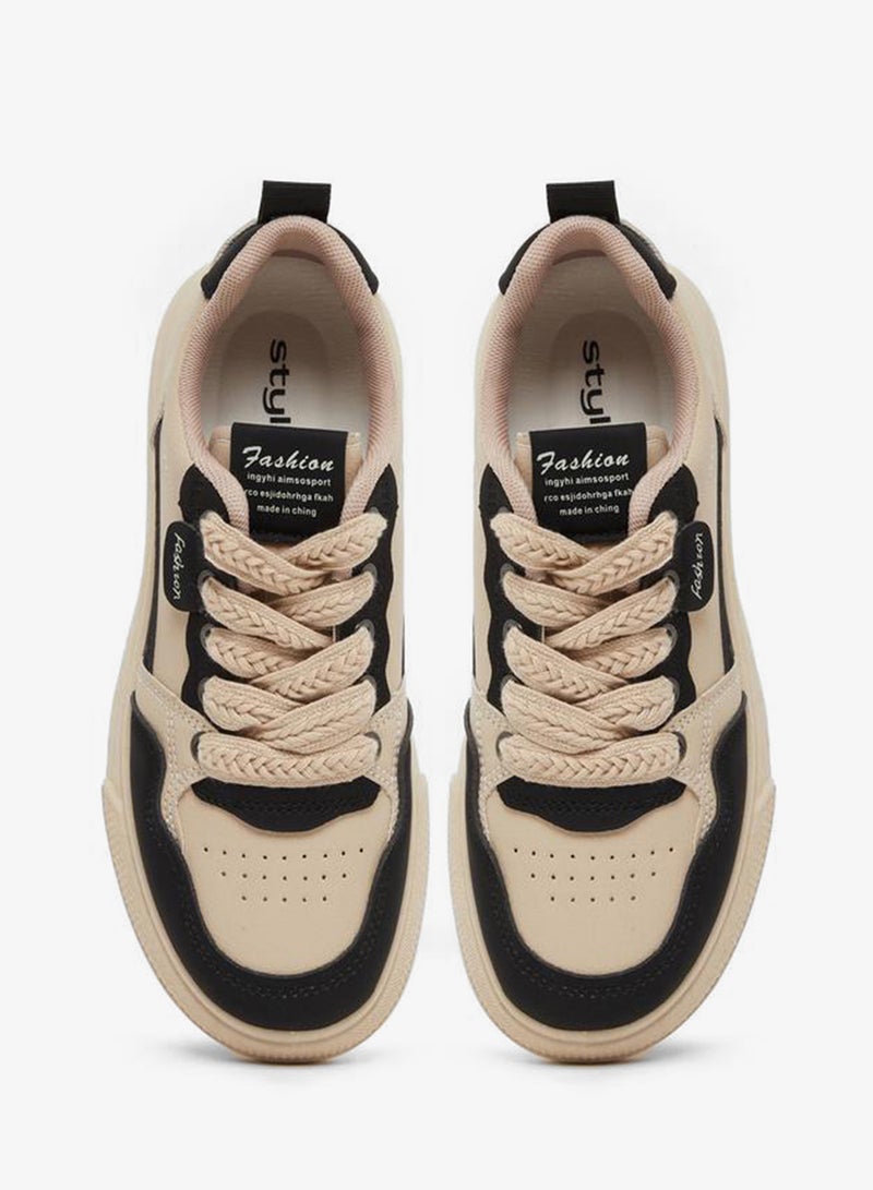 ستايلي اكتيف حذاء رياضي برباط من الدانتيل بلونين - Image 5