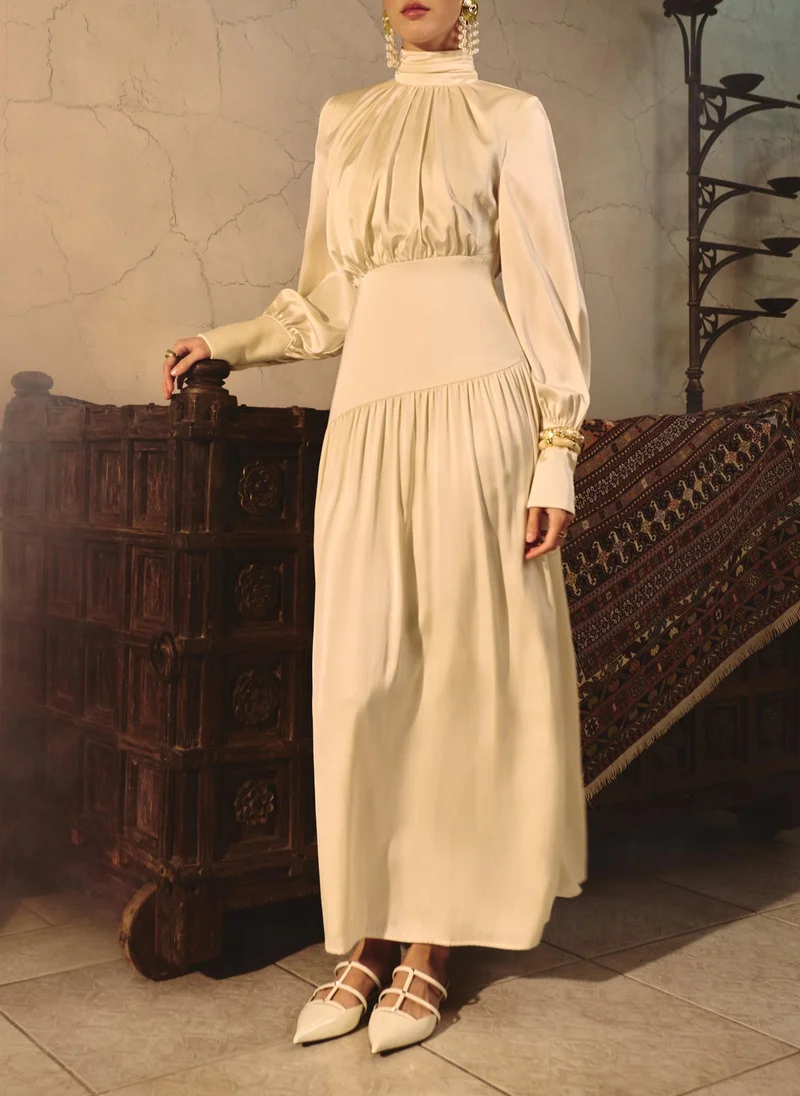 Lichi Smooth fitted maxi dress with pleats on the bodice