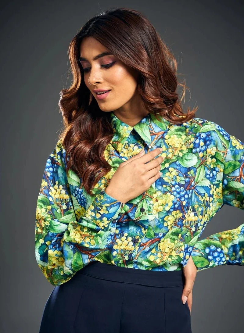 زجزاج قميص أخضر مطبوع بتصميم جريء وأكمام طويلة