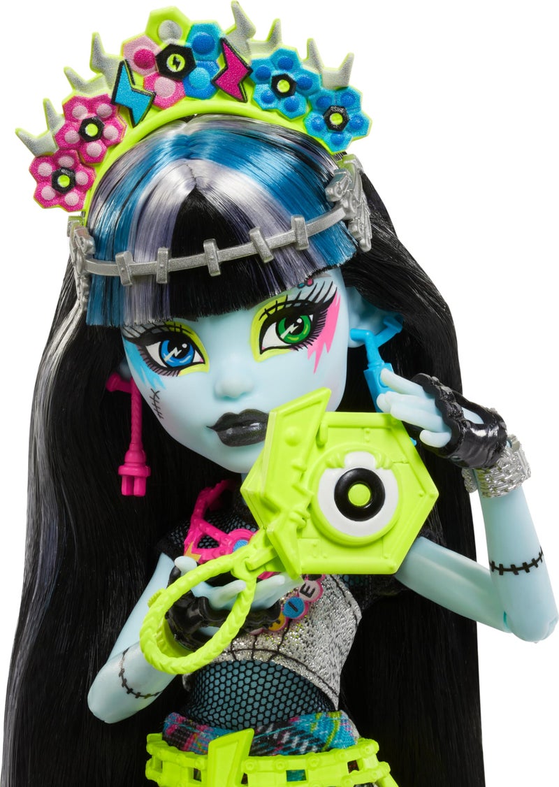 MONSTER HIGH Monster High Frankie Stein Doll with Glam Monster Fest Outfit and Festival Themed Accessories Like Snacks, Band Poster, Statement Bag and More - Image 3