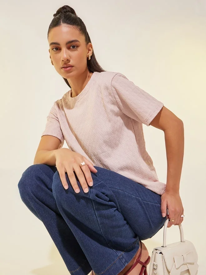 تايك تو تيشيرت دائري بياقة مستديرة وقصة عادية بنسيج مميز