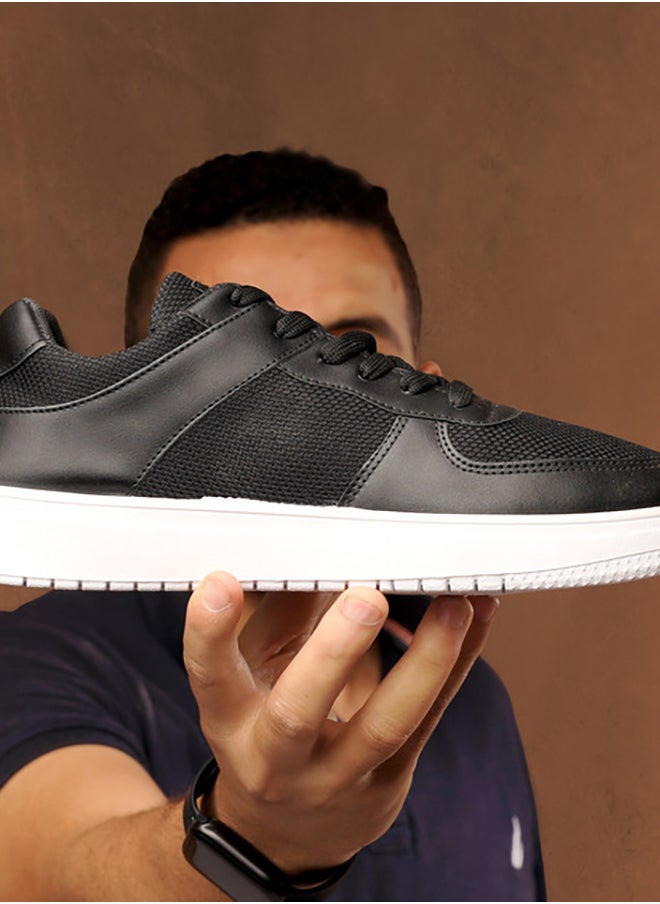 X7 Essential shoe padded with foam, crafted from leather and microfiber fabric