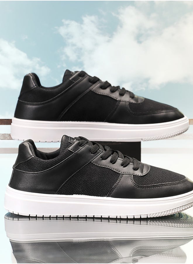 X7 Essential shoe padded with foam, crafted from leather and microfiber fabric