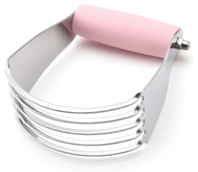 MEDIUM SIZE DOUGH BLENDER FOR BAKING STAINLESS STEEL DOUGH CUTTER TOOL MANUAL PASTRY CUTTER TOOL WITH SHARP THICK BLADES DISHWASHER SAFE PASTRY BLENDER FOR EASY MIXING PINK LEMONADE