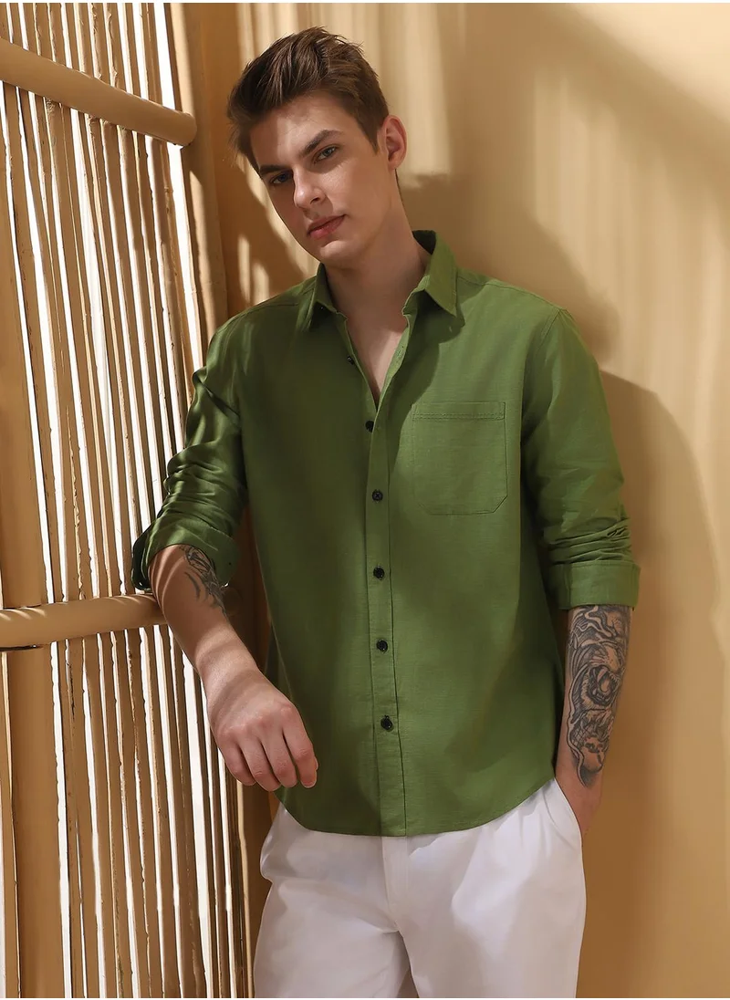 Dennis Lingo Upgrade your wardrobe with this premium Green Regular Fit Shirts Textured design crafted from 100% Cotton featuring Long Sleeves with Button closure.