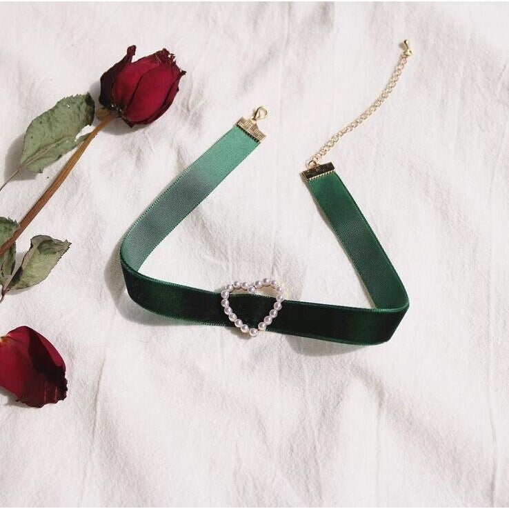 Cross-Border European American Choker Necklace Simple Single-Sided Velvet Swan Neckline Pearl Heart Shaped Cropped Necklace green love 
