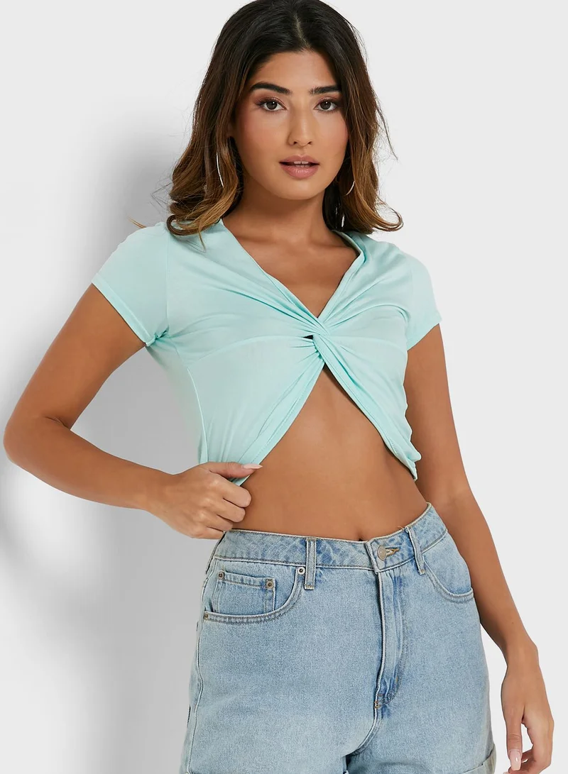 I Saw It First Petite Puff Sleeve Front Twist Crop Top